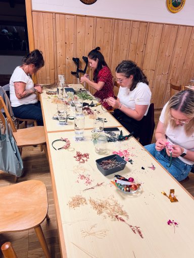 Loops- und Haarkranz binden